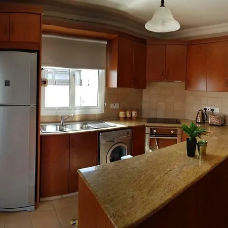 Nefeli - Salt Lake View Apartment Larnaka